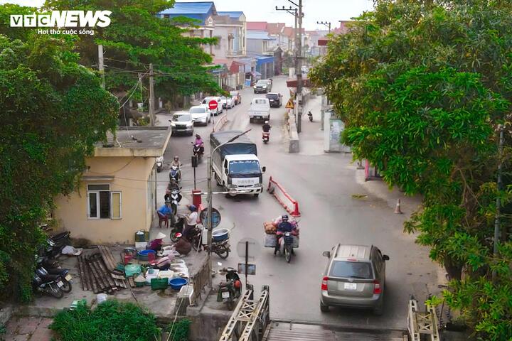 Cầu phao 30 năm tuổi ở Ninh Bình 'oằn mình' gánh tải chờ ngày được thay thế- Ảnh 8.