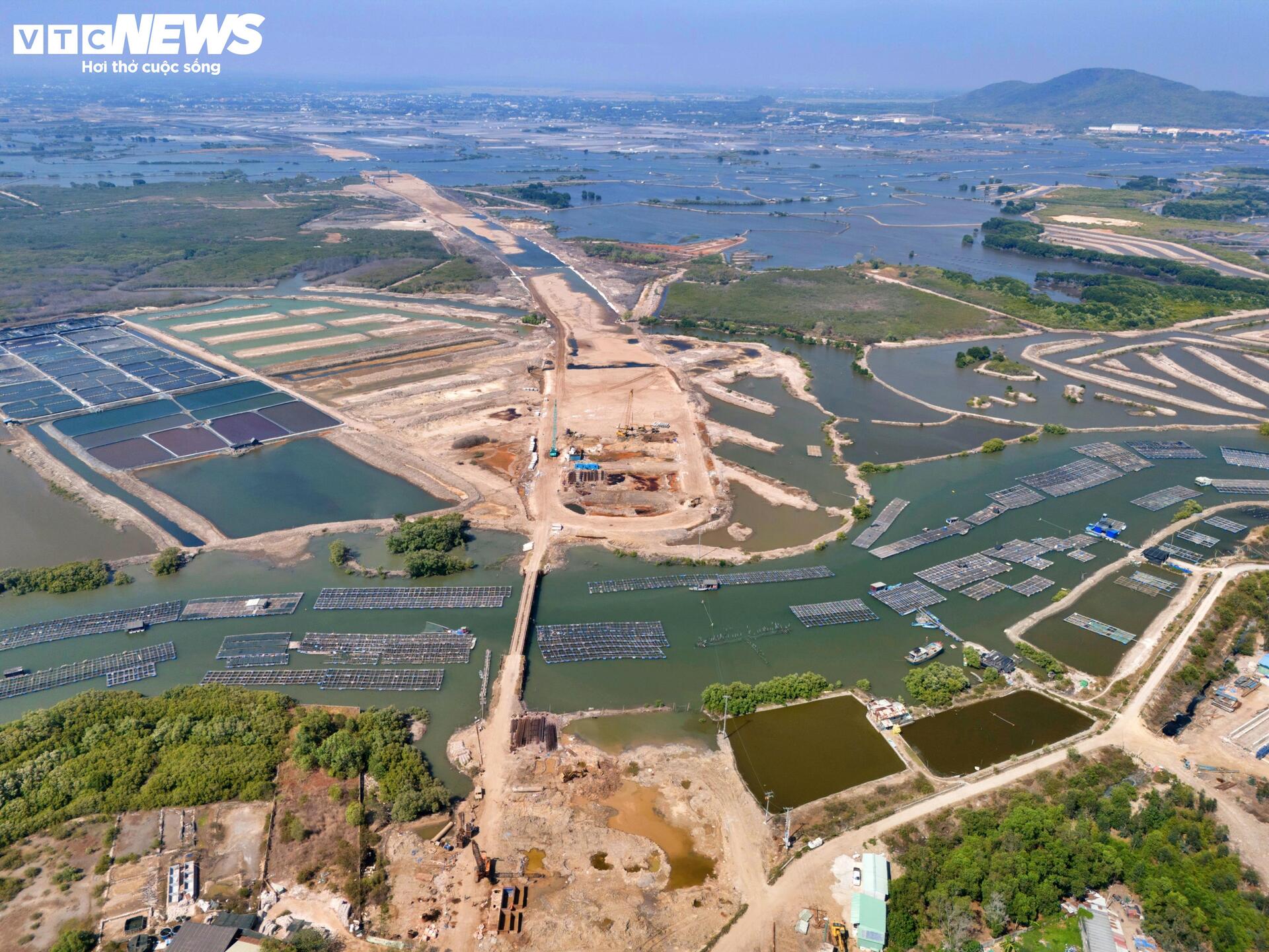 Tăng tốc thi công đường 13.900 tỷ nối cao tốc Biên Hòa ra biển TP.HCM- Ảnh 9.