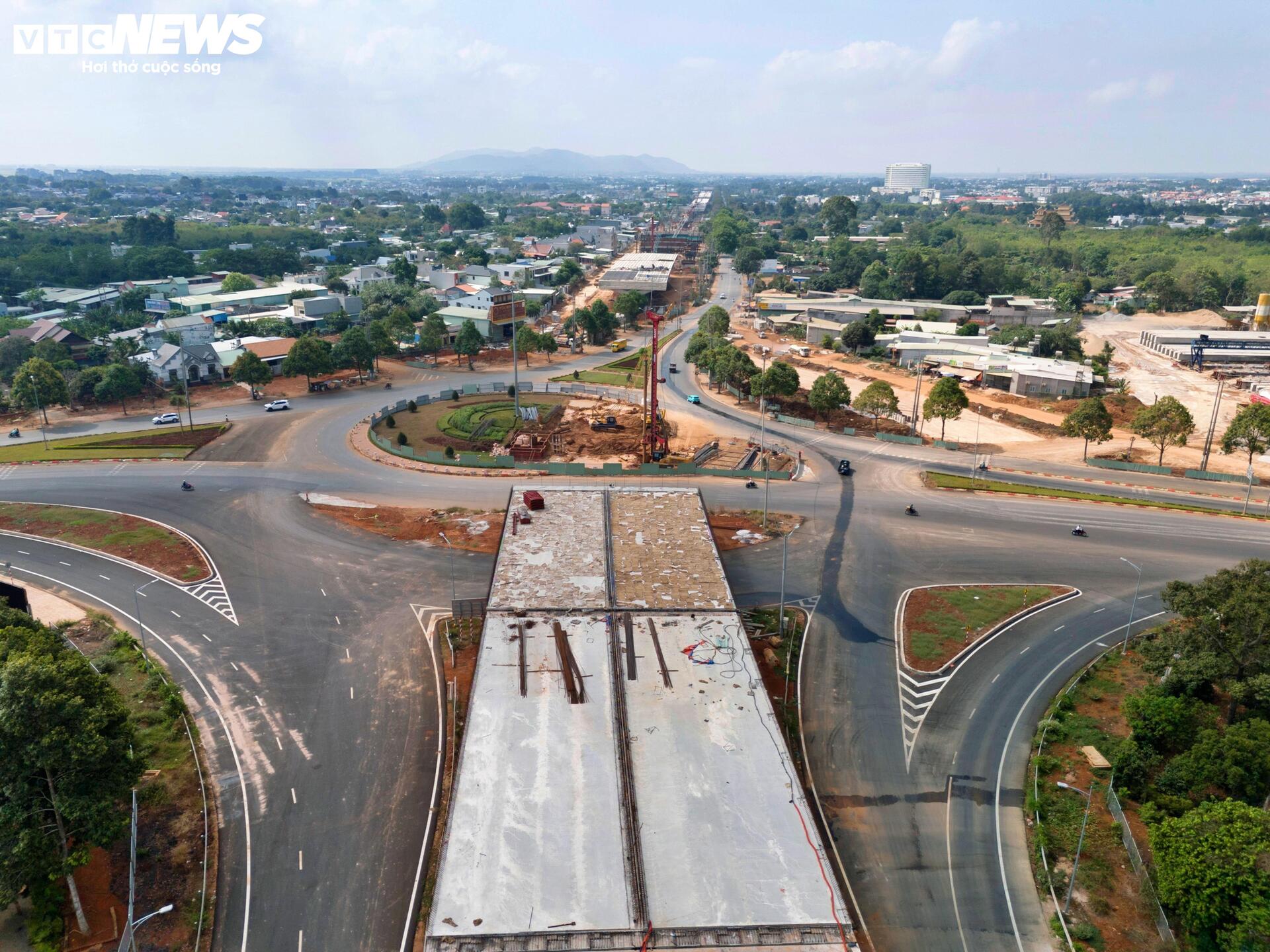 Tăng tốc thi công đường 13.900 tỷ nối cao tốc Biên Hòa ra biển TP.HCM- Ảnh 2.