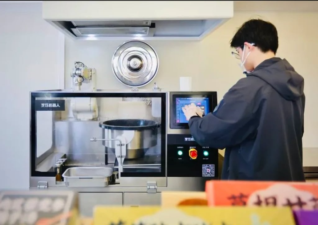 Đầu bếp robot AI càn quét miền đông Trung Quốc: Quét mặt, phân tích lưỡi thực khách để lên món- Ảnh 1. Đầu bếp robot AI càn quét miền đông Trung Quốc: Quét mặt, phân tích lưỡi thực khách để lên món- Ảnh 1.