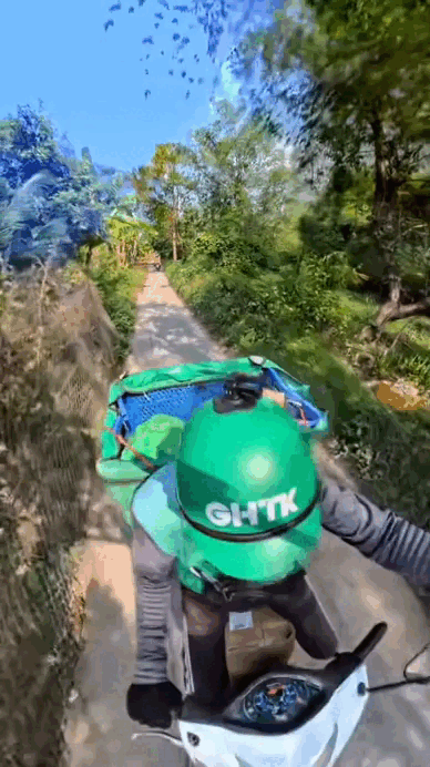 Shipper miền Tây: Giao đơn hàng nặng 1kg được khách cho ngược "vật" nặng 15kg, chở muốn cong xe nhưng không thể bỏ- Ảnh 2.