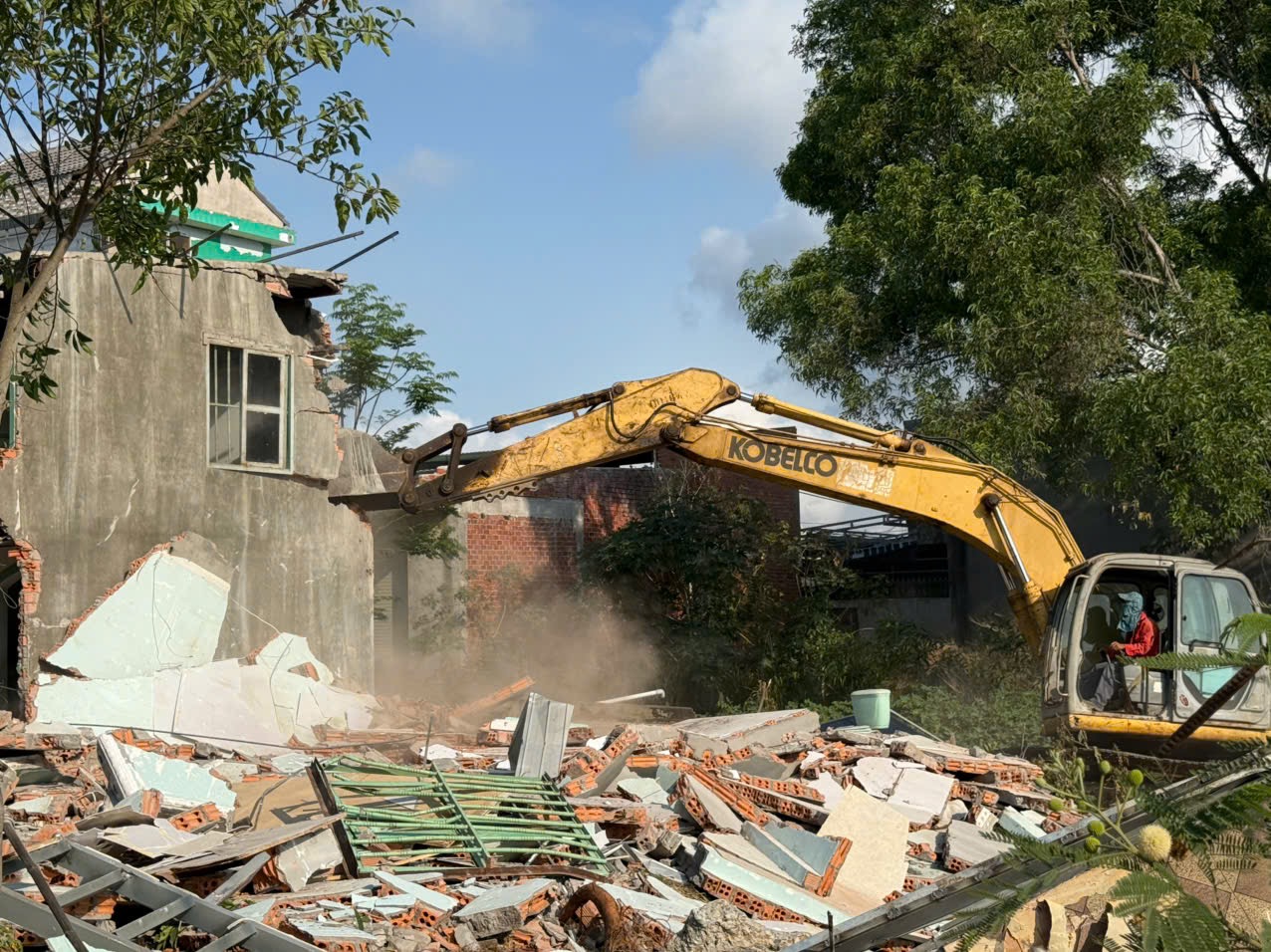 Cưỡng chế 9 trường hợp cuối, bàn giao mặt bằng dự án đường trục chính Vũng Tàu - Ảnh 2.