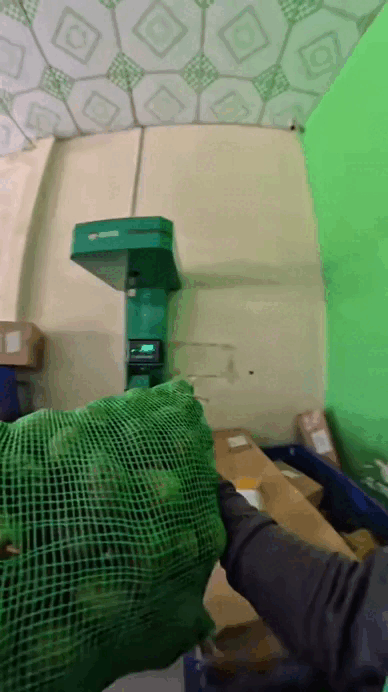 Shipper miền Tây: Giao đơn hàng nặng 1kg được khách cho ngược "vật" nặng 15kg, chở muốn cong xe nhưng không thể bỏ- Ảnh 3.