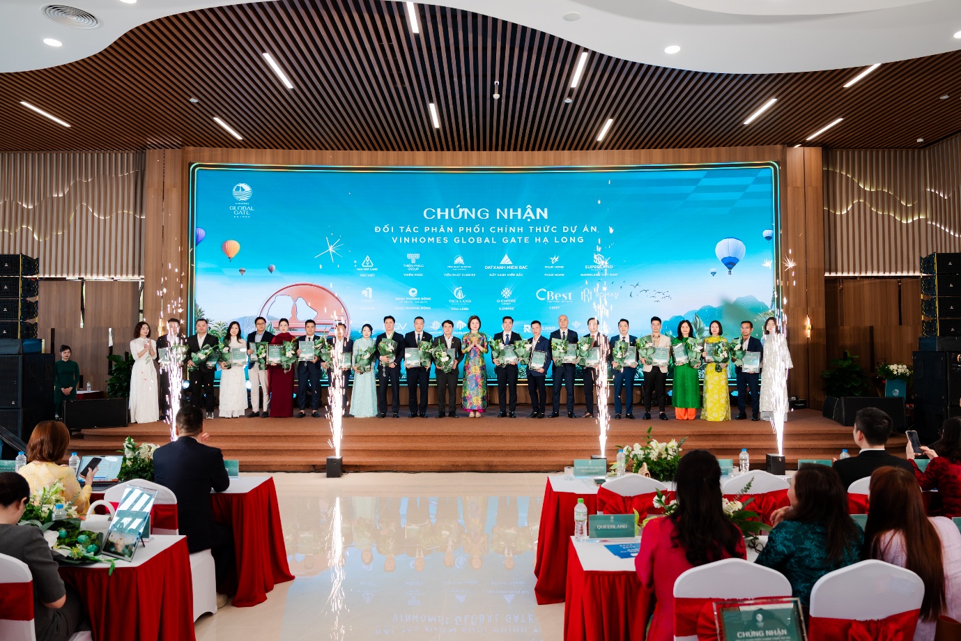 Ngọc Phương Đông trở thành đại lý phân phối chính thức dự án Vinhomes Global Gate Hạ Long - Ảnh 2. Ngọc Phương Đông trở thành đại lý phân phối chính thức dự án Vinhomes Global Gate Hạ Long - Ảnh 2.