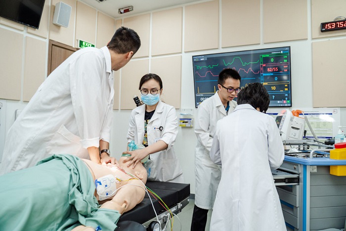 Chàng trai Mỹ nhận học bổng tiền tỷ ngành Y tại ĐH của tỷ phú Phạm Nhật Vượng: Chinh phục cả điều ít ai làm được với tiếng Việt- Ảnh 2.