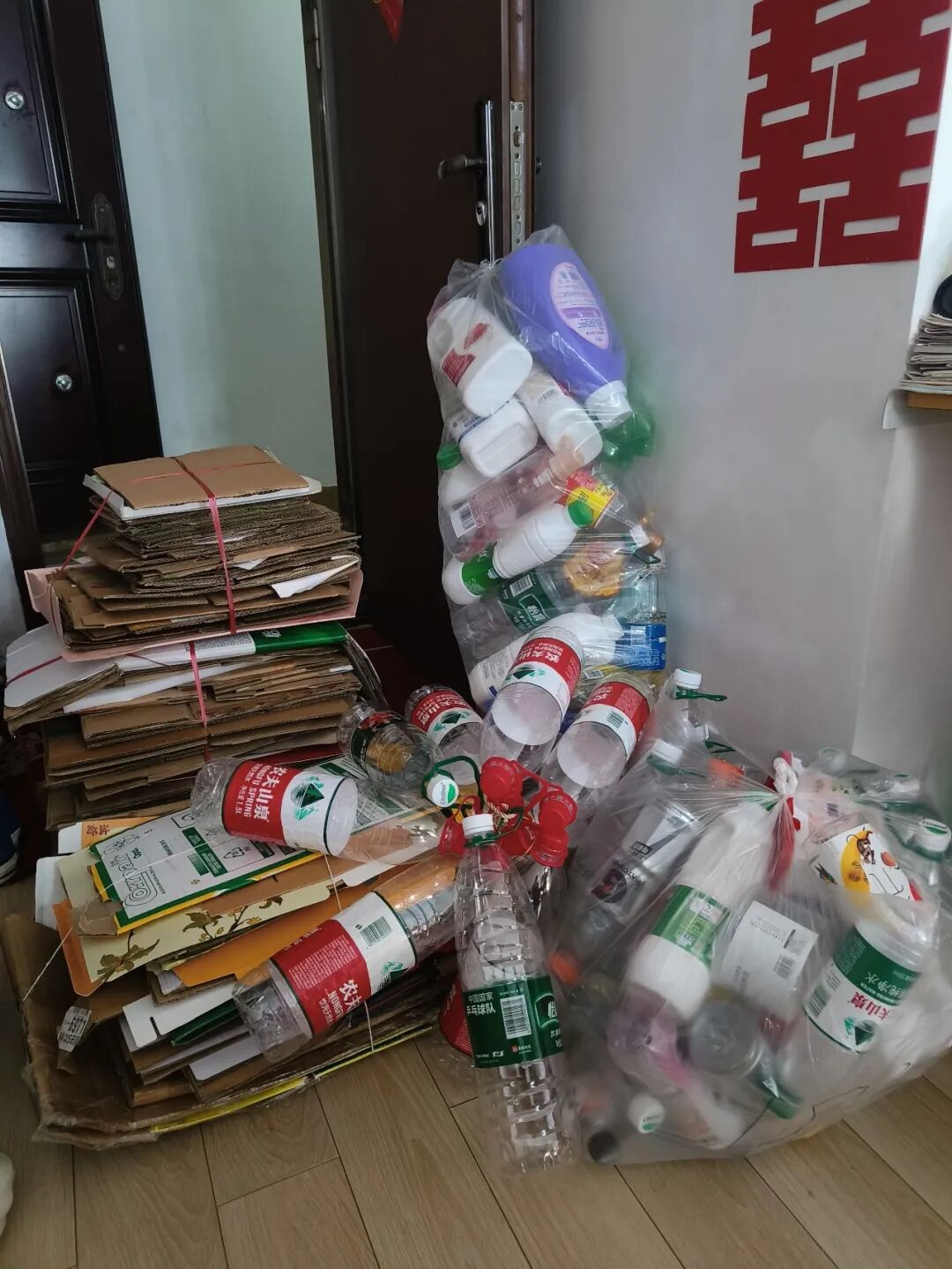 7 thói quen dọn nhà của người phụ nữ 60 tuổi giúp không gian luôn gọn gàng - càng sống lâu càng thấy nhẹ đầu, đỡ tốn công - Ảnh 1.