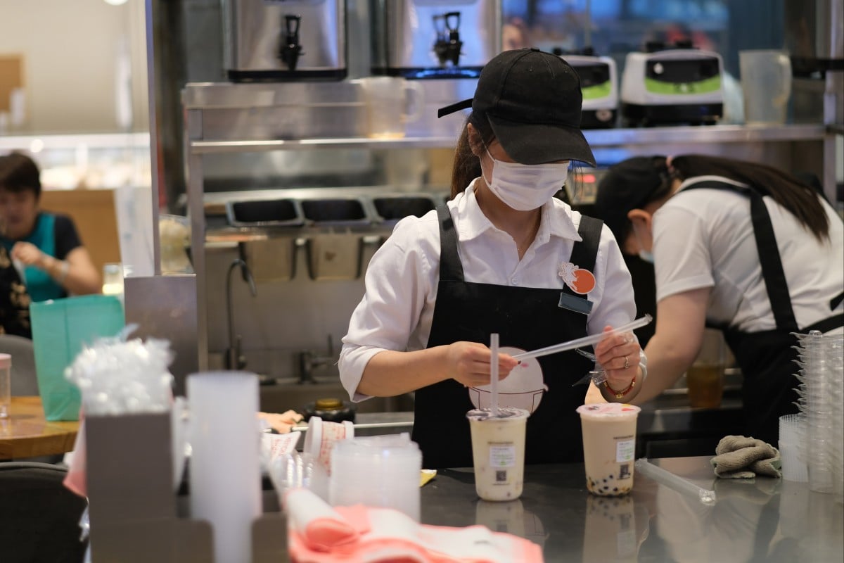 1km chục tiệm trà sữa: Khách vui, chủ quán khóc! - Ảnh 1.