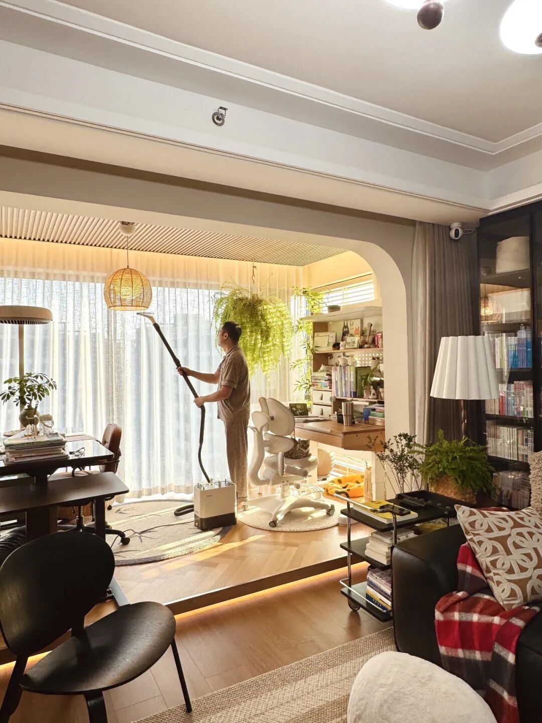 7 thói quen dọn nhà của người phụ nữ 60 tuổi giúp không gian luôn gọn gàng - càng sống lâu càng thấy nhẹ đầu, đỡ tốn công - Ảnh 2.