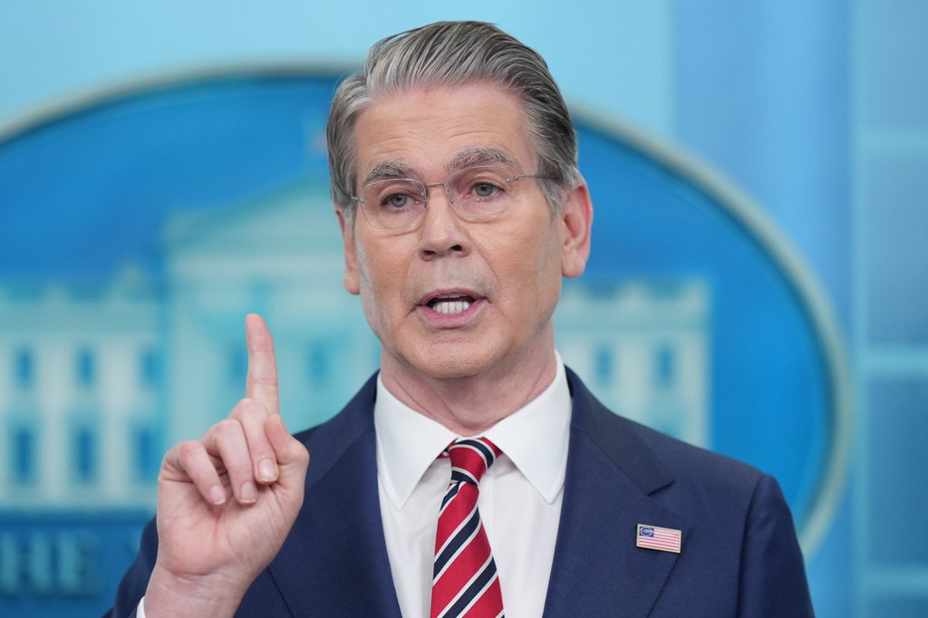 Mỹ không gia hạn miễn trừng phạt đối với dầu mỏ Iran và Nga - Ảnh 1.