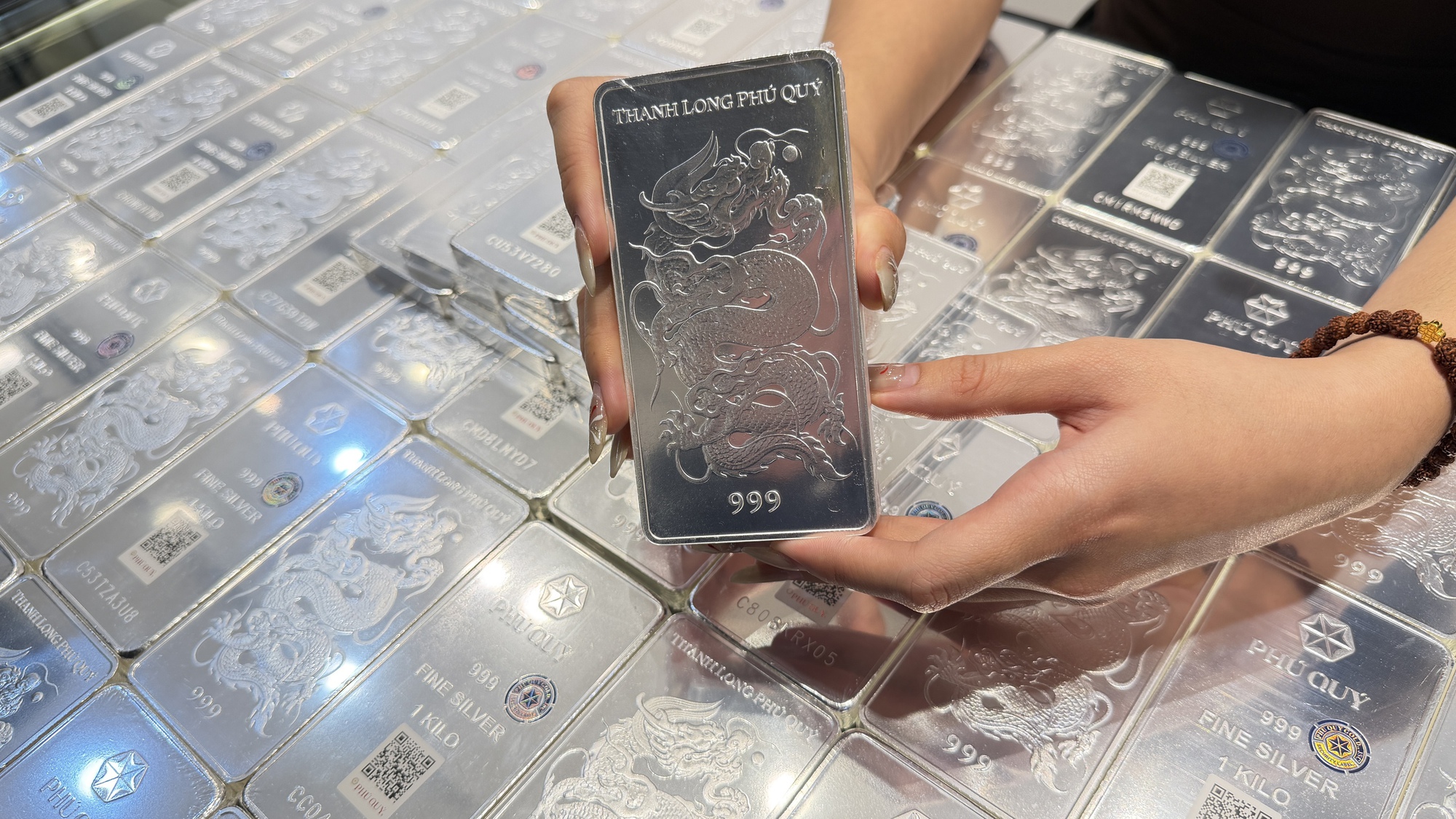 Giá bạc hôm nay 16 - 4: Nhu cầu từ Ấn Độ thúc đẩy giá bạc tăng cao - Ảnh 2.