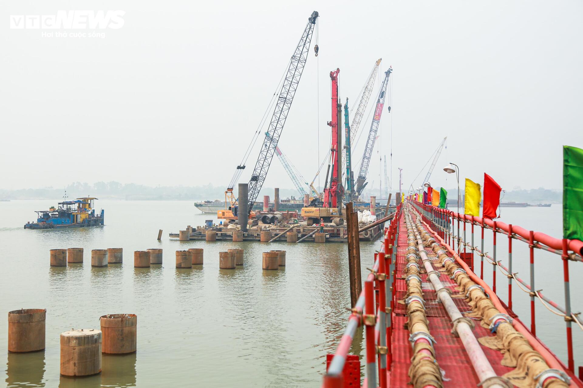 Cận cảnh công trường cầu Thượng Cát 8 làn xe vượt sông Hồng- Ảnh 3.