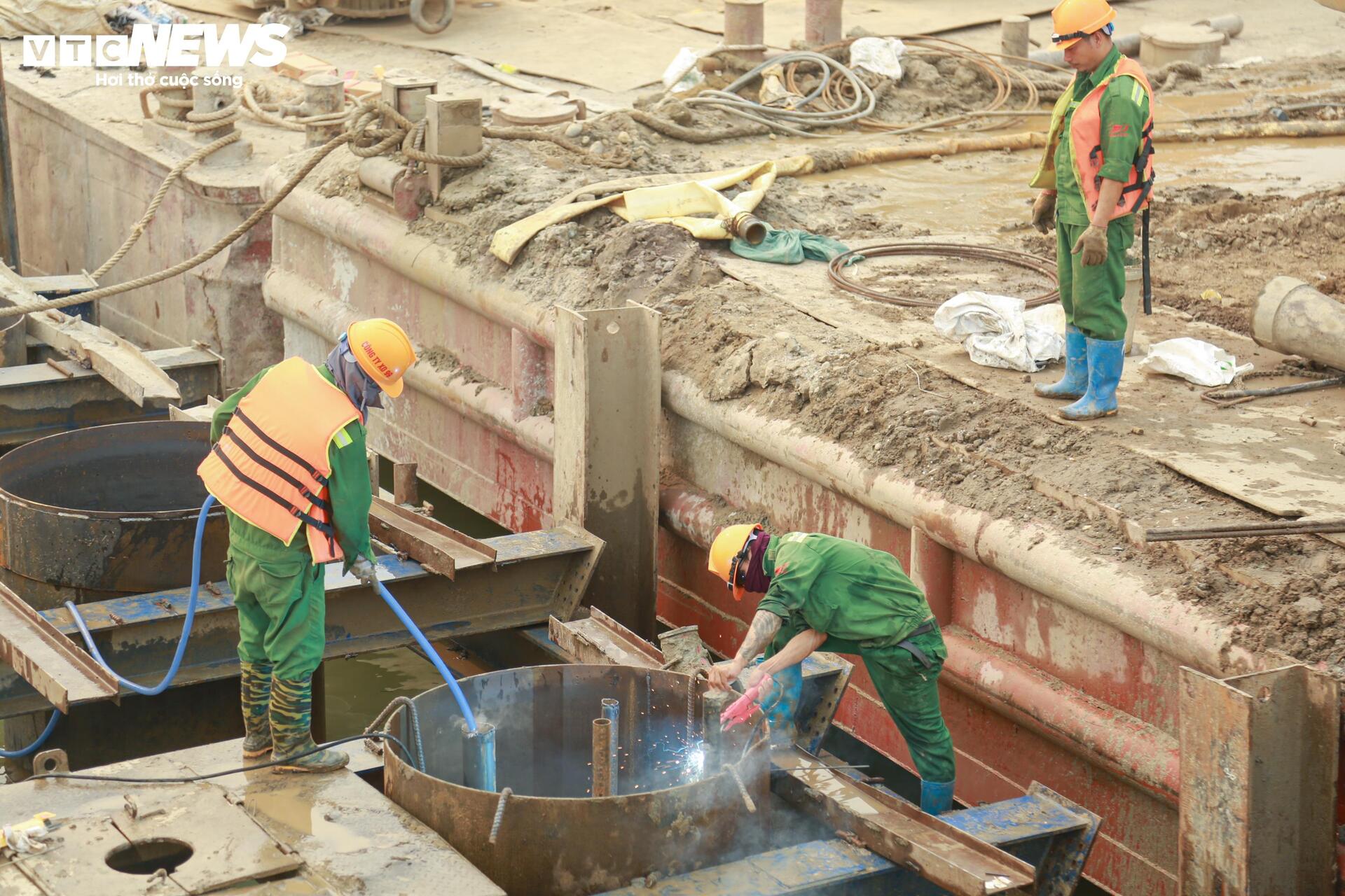 Cận cảnh công trường cầu Thượng Cát 8 làn xe vượt sông Hồng- Ảnh 9.