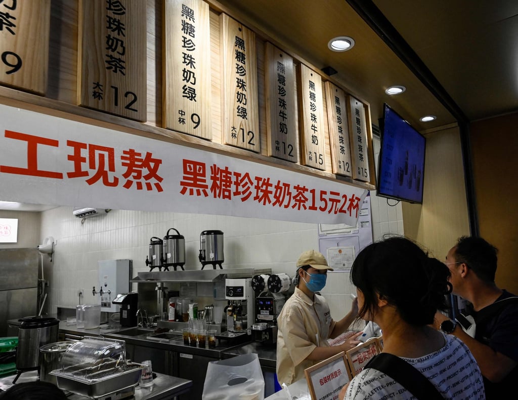 1km chục tiệm trà sữa: Khách vui, chủ quán khóc! - Ảnh 2.