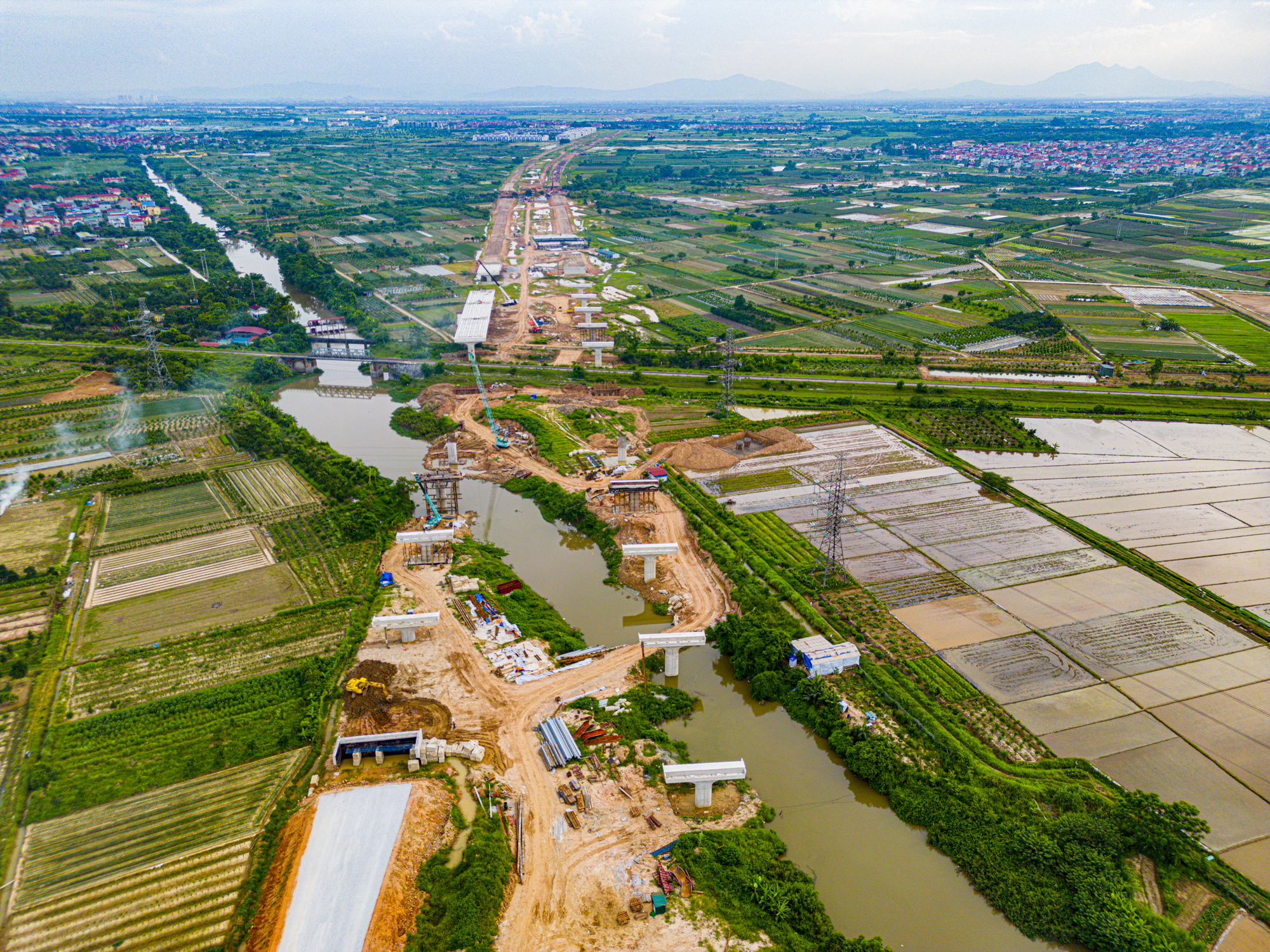 Hàng triệu người dân Hà Nội sắp đón tin vui lớn: “Siêu dự án” 86.000 tỷ chuẩn bị hoàn thành hạng mục then chốt chỉ sau 2 tháng nữa - Ảnh 2.