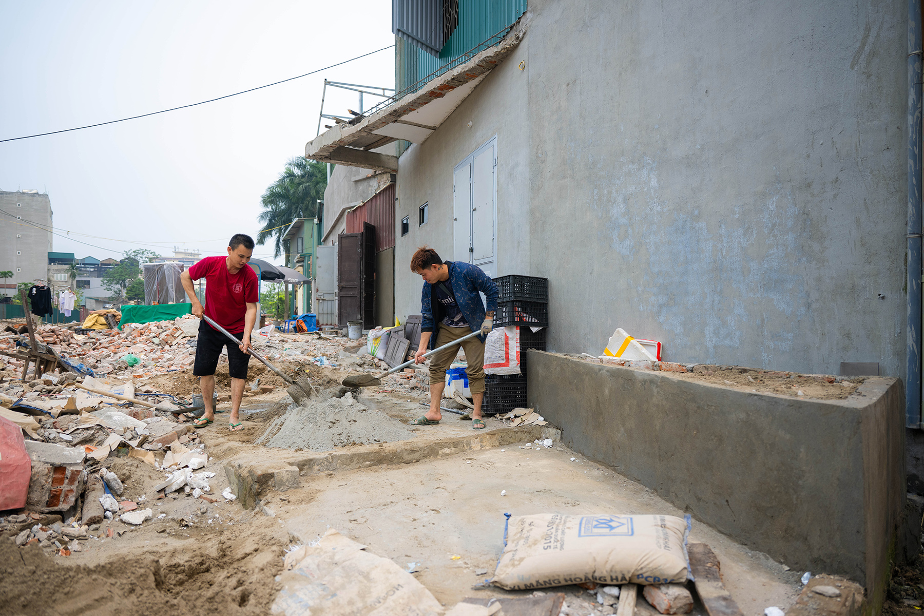 Cận cảnh loạt nhà siêu mỏng, siêu méo trên tuyến đường 500m ở Hà Nội- Ảnh 6.