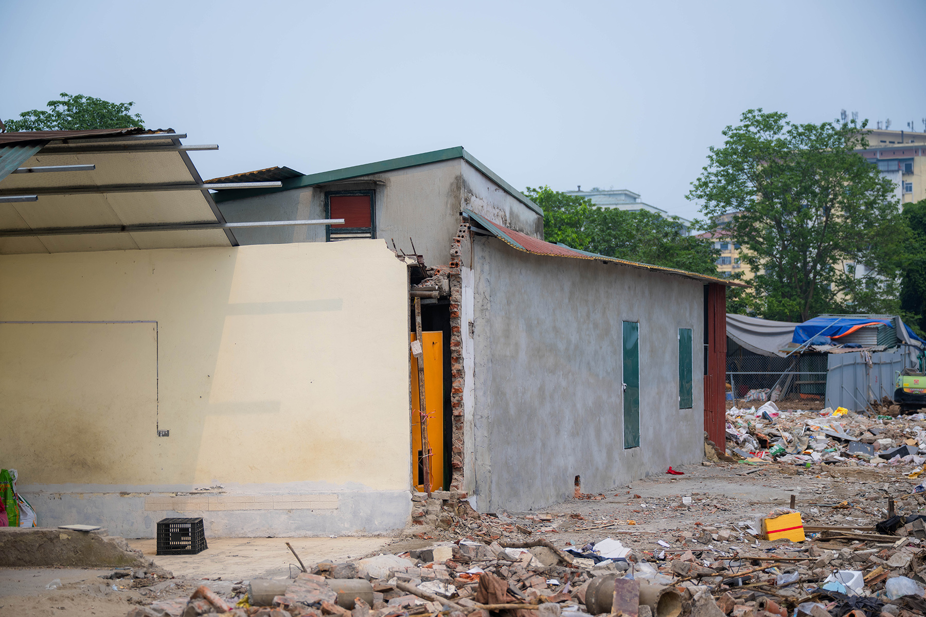 Cận cảnh loạt nhà siêu mỏng, siêu méo trên tuyến đường 500m ở Hà Nội- Ảnh 5.