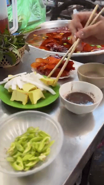 Khách Hàn chi 50.000 xử gọn sứa đỏ mắm tôm và chả rươi khiến dân tình ngả mũ bái phục- Ảnh 4.