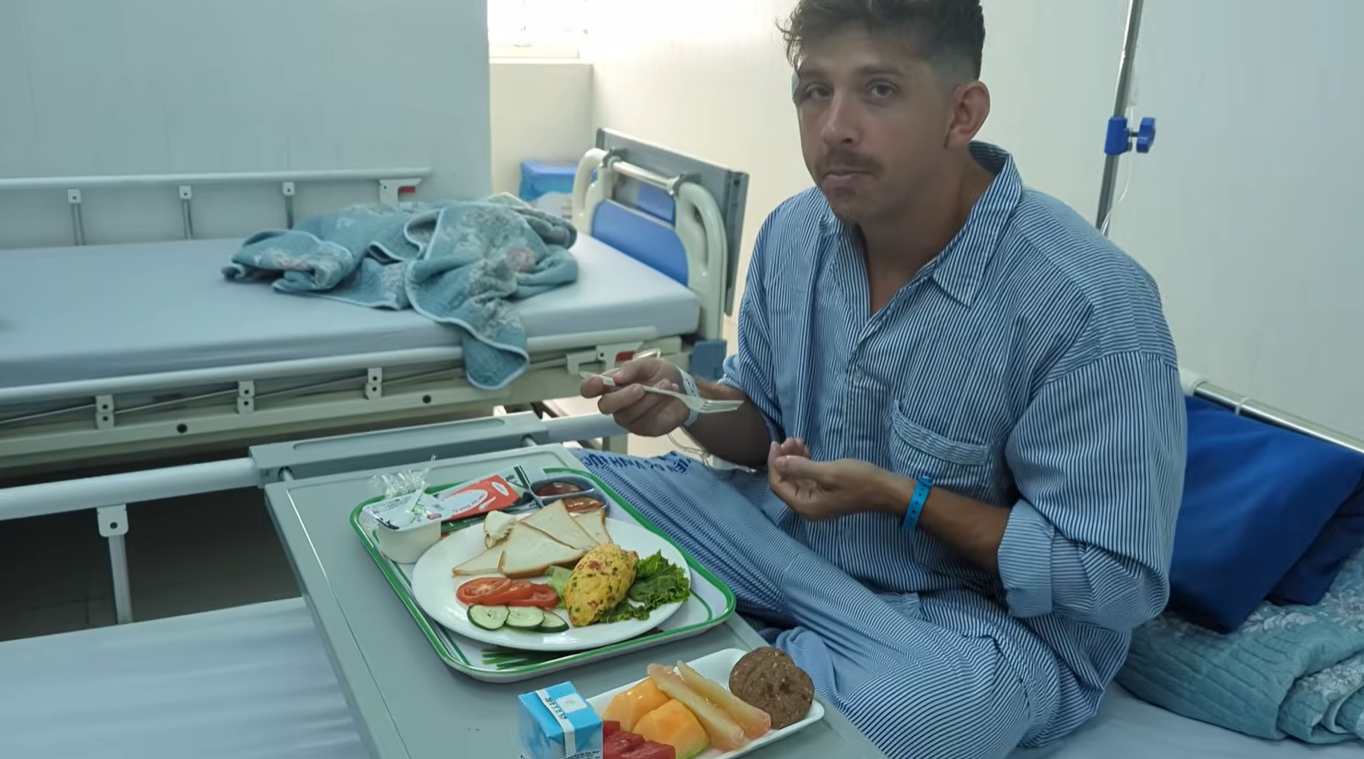 Khách Tây phẫu thuật tại 1 bệnh viện ở Đà Nẵng: "Nếu làm ở Mỹ, tôi sẽ phải nợ nần chồng chất trong ít nhất 10 năm"- Ảnh 4.