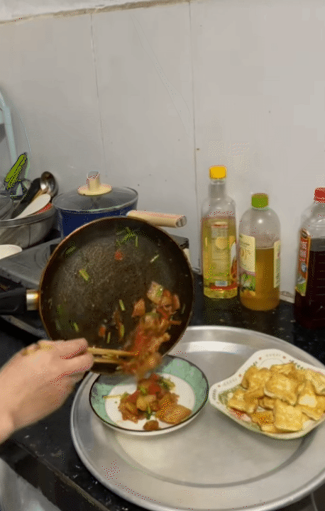 Chi tiêu tiết kiệm 200.000 đồng cho cả tuần ở Hà Nội: Bữa cơm gia đình đầy ý nghĩa - Ảnh 10.