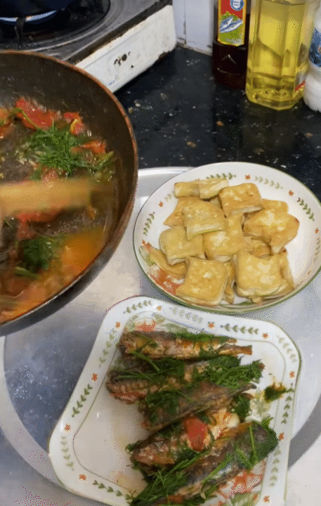 Chi tiêu tiết kiệm 200.000 đồng cho cả tuần ở Hà Nội: Bữa cơm gia đình đầy ý nghĩa - Ảnh 24.