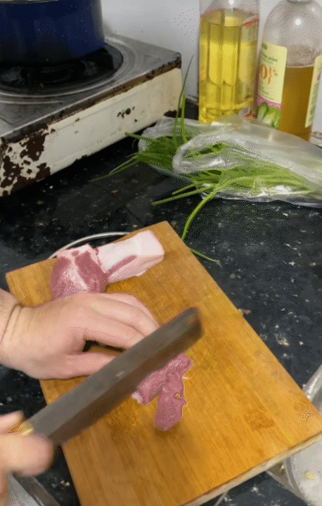 Chi tiêu tiết kiệm 200.000 đồng cho cả tuần ở Hà Nội: Bữa cơm gia đình đầy ý nghĩa - Ảnh 9.