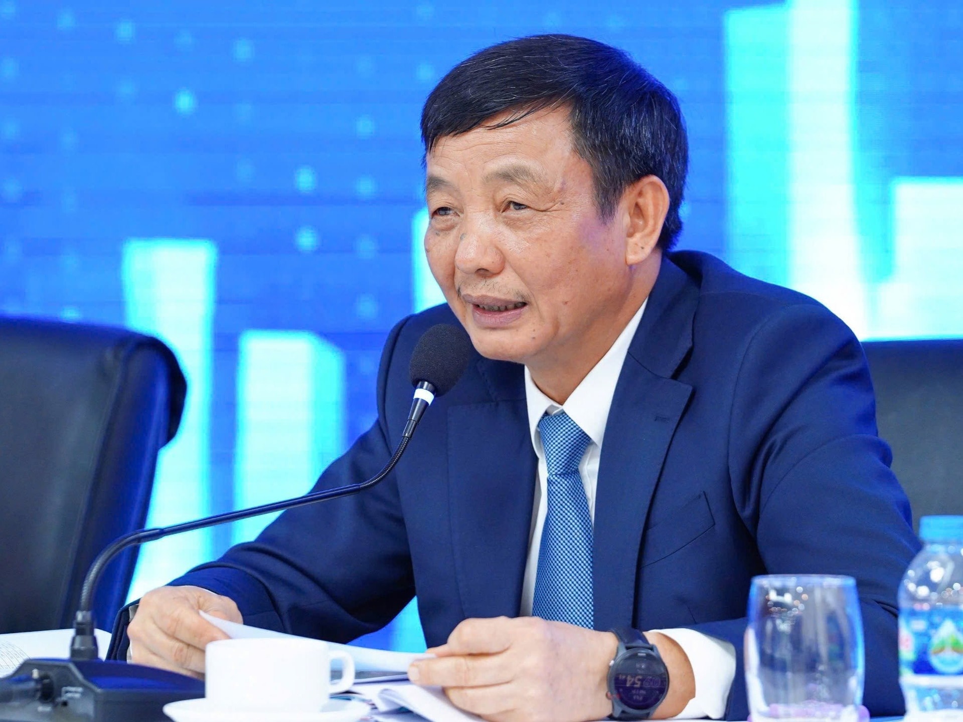 Vinaconex vừa phê duyệt một giao dịch "đặc biệt" với gia đình Tổng giám đốc: Chuyện gì đang xảy ra?- Ảnh 1.