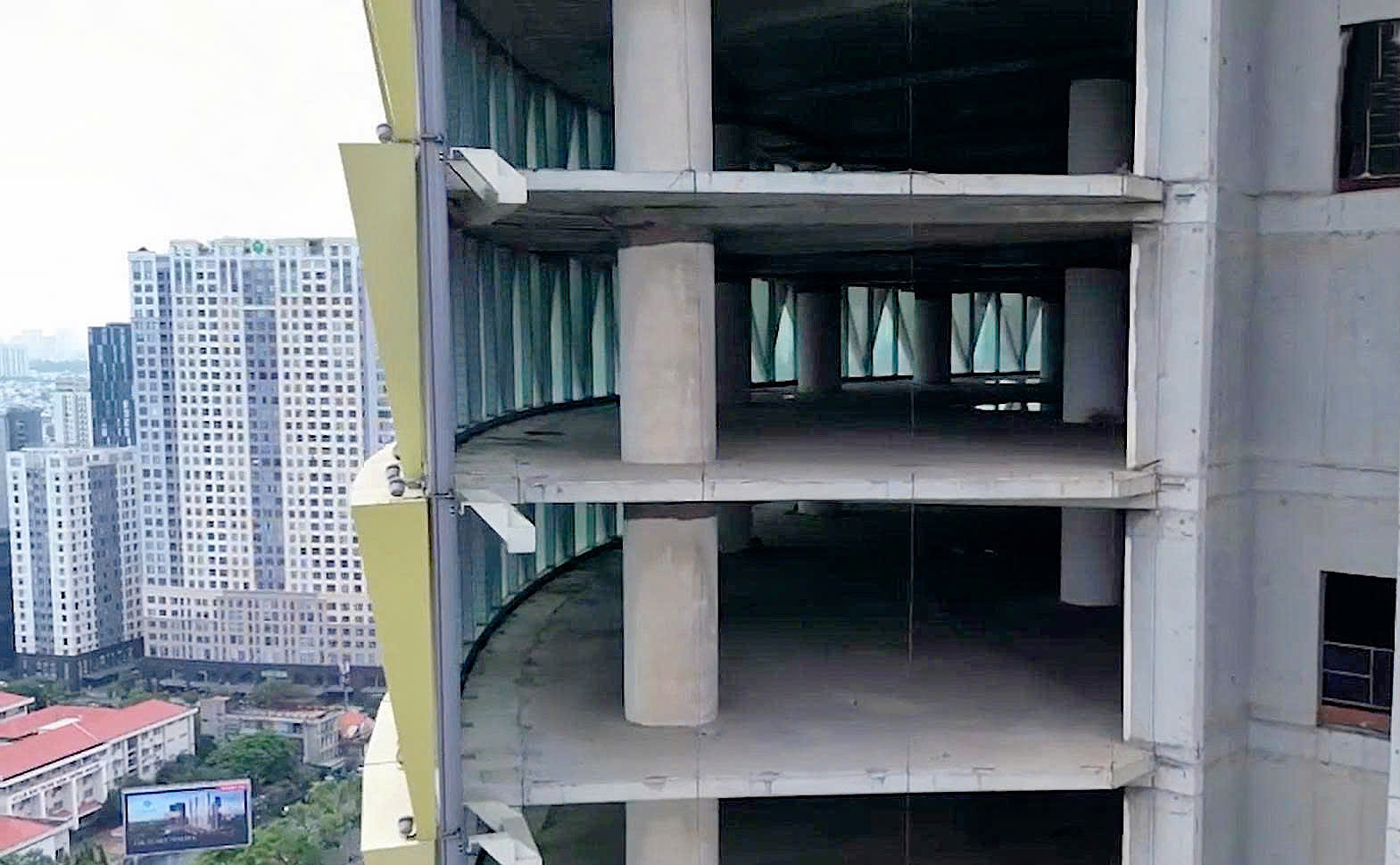 Tòa nhà "tai tiếng" trên đất vàng TPHCM: Số phận lao đao, trở thành khoản nợ xấu BĐS lớn bậc nhất, đến lớp vỏ rực rỡ mỗi đêm dù bên trong vẫn là khối bê tông khổng lồ- Ảnh 4.