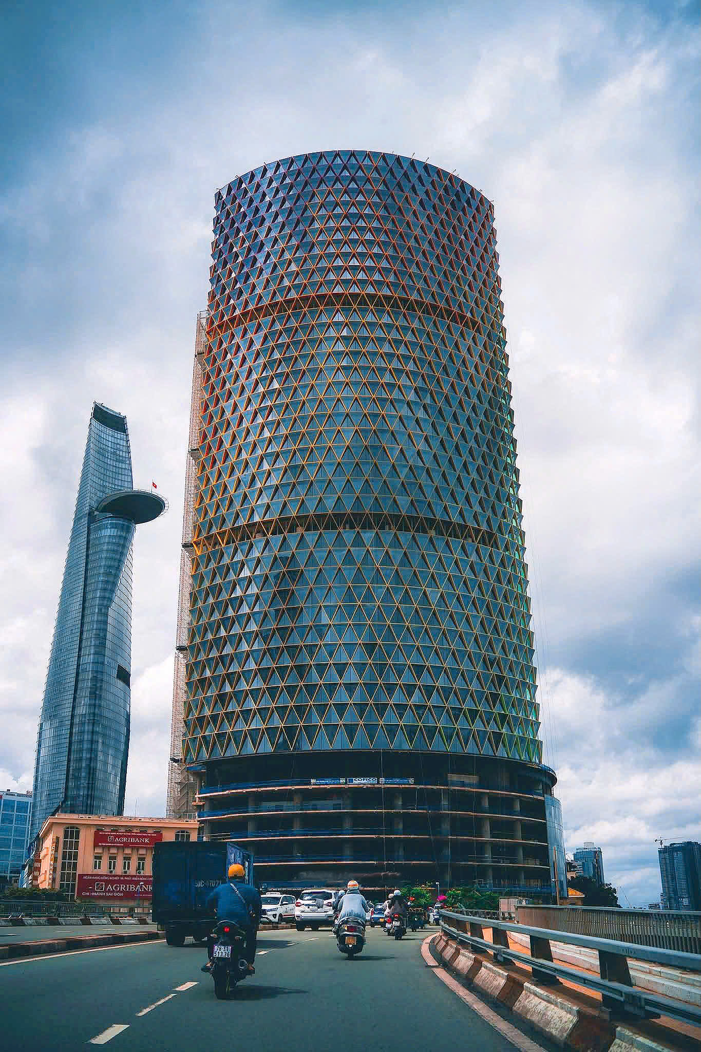 Tòa nhà "tai tiếng" trên đất vàng TPHCM: Số phận lao đao, trở thành khoản nợ xấu BĐS lớn bậc nhất, đến lớp vỏ rực rỡ mỗi đêm dù bên trong vẫn là khối bê tông khổng lồ- Ảnh 5.