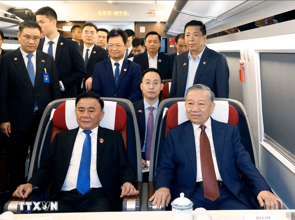 Tổng Bí thư, Chủ tịch nước Tô Lâm rời Bắc Kinh tới thăm Nam Ninh bằng tàu cao tốc - Ảnh 2.
