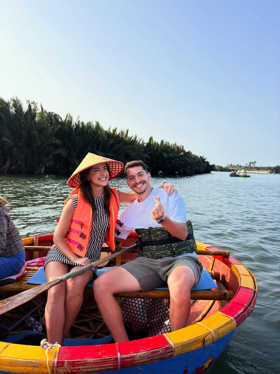 Khách Tây xếp hàng trải nghiệm "miền Tây giữa lòng phố cổ": Bộ môn thuyền thúng hot nhất hè này- Ảnh 7.