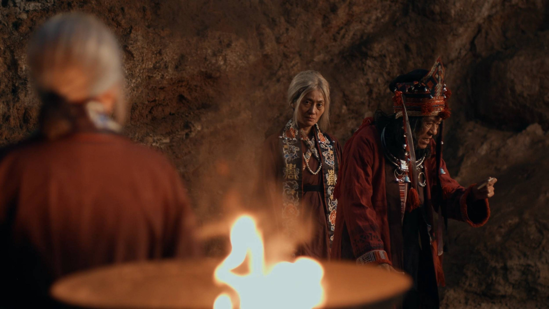 Nữ diễn viên Việt đến dự tiệc nhà đại gia chỉ uống nước suối, không làm nghề nào khác vẫn mua 3 miếng đất ở TP.HCM- Ảnh 1.