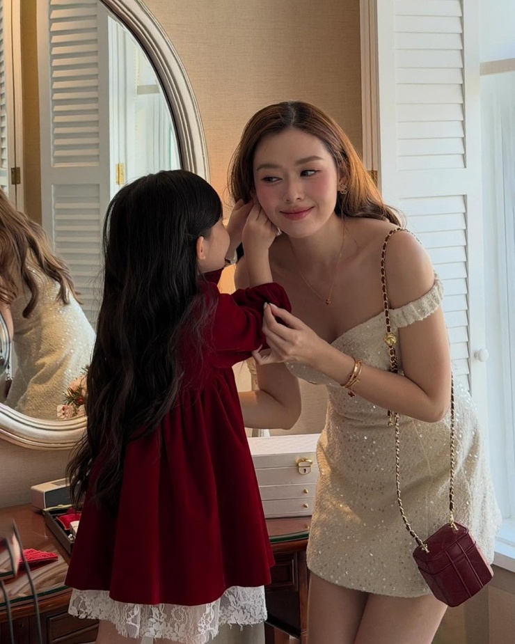 Tiểu thư Vbiz được giấu kín bưng nay đã lớn cỡ này: Mẹ là Á hậu visual đỉnh, danh tính bố cực bí ẩn- Ảnh 3.