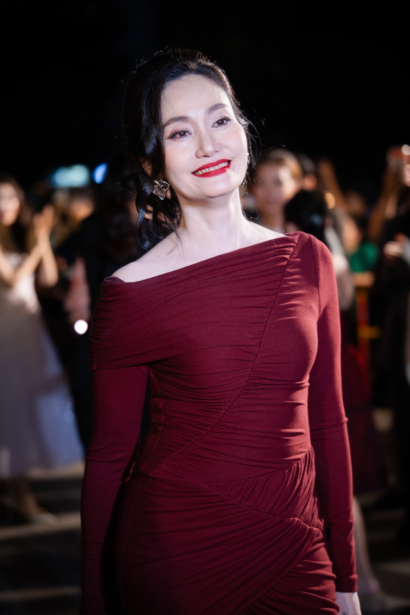 Nữ diễn viên Việt đến dự tiệc nhà đại gia chỉ uống nước suối, không làm nghề nào khác vẫn mua 3 miếng đất ở TP.HCM- Ảnh 4.