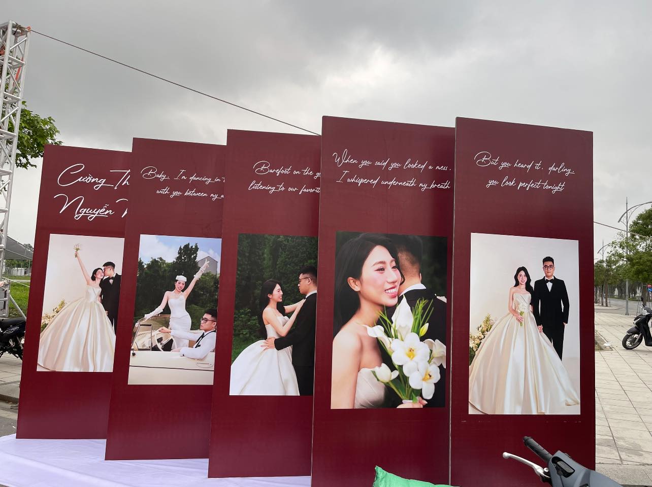 Nhà Văn Toàn dựng rạp cưới linh đình gây chú ý, cô dâu là "em gái hot nhất làng bóng đá"- Ảnh 1.