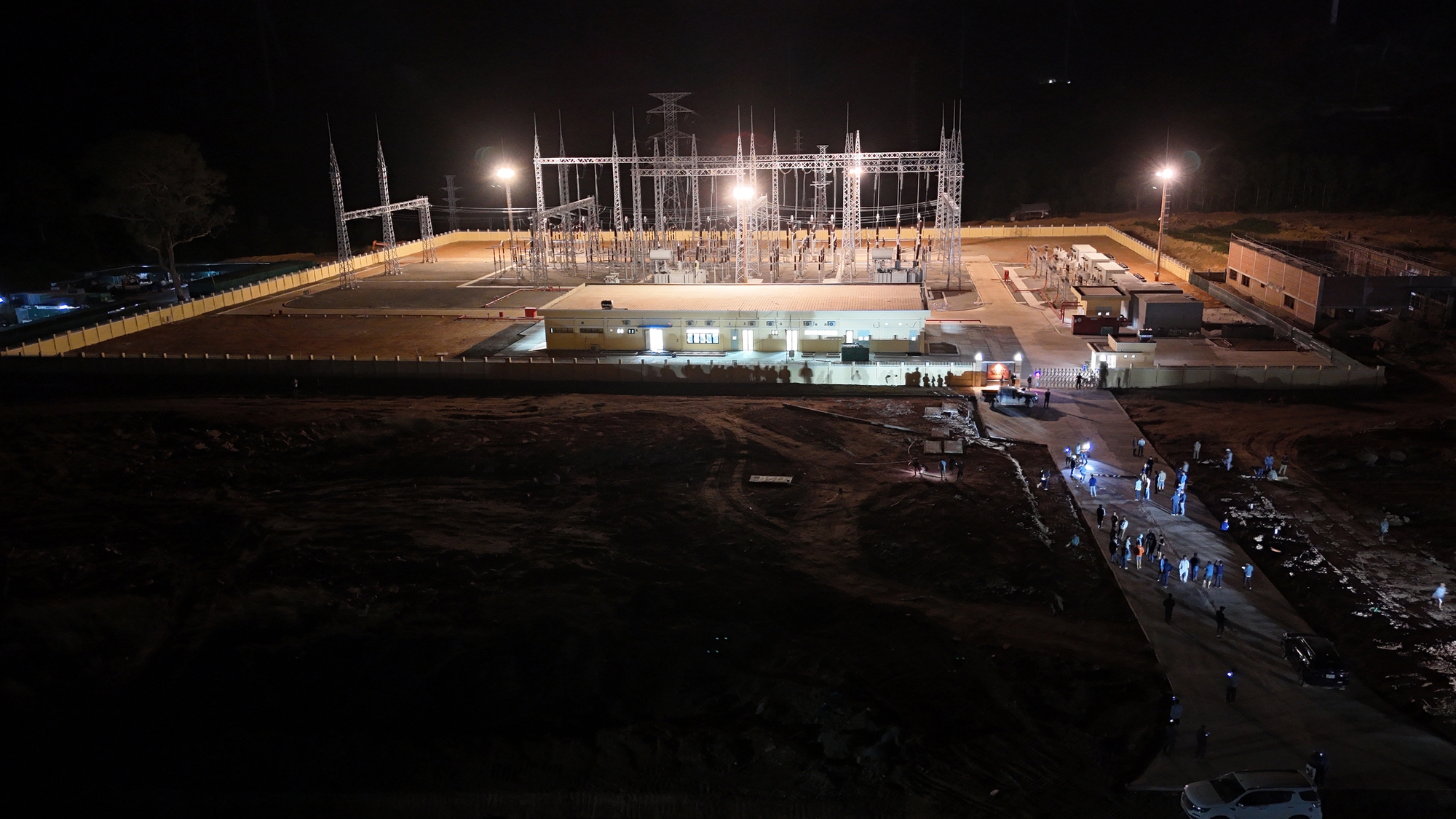 Từ công trường ‘3 không’ đến dòng điện vượt biên giới: Cách Bầu Hiển làm nên kỳ tích Savan 1 trong 16 tháng - Ảnh 7.