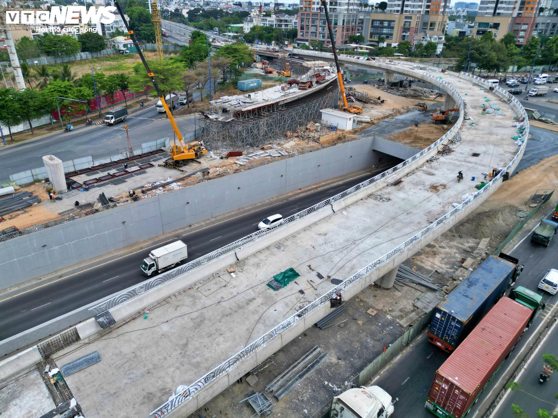 Cầu vượt nút giao 3.400 tỷ đồng ở TP.HCM tăng tốc về đích- Ảnh 3.