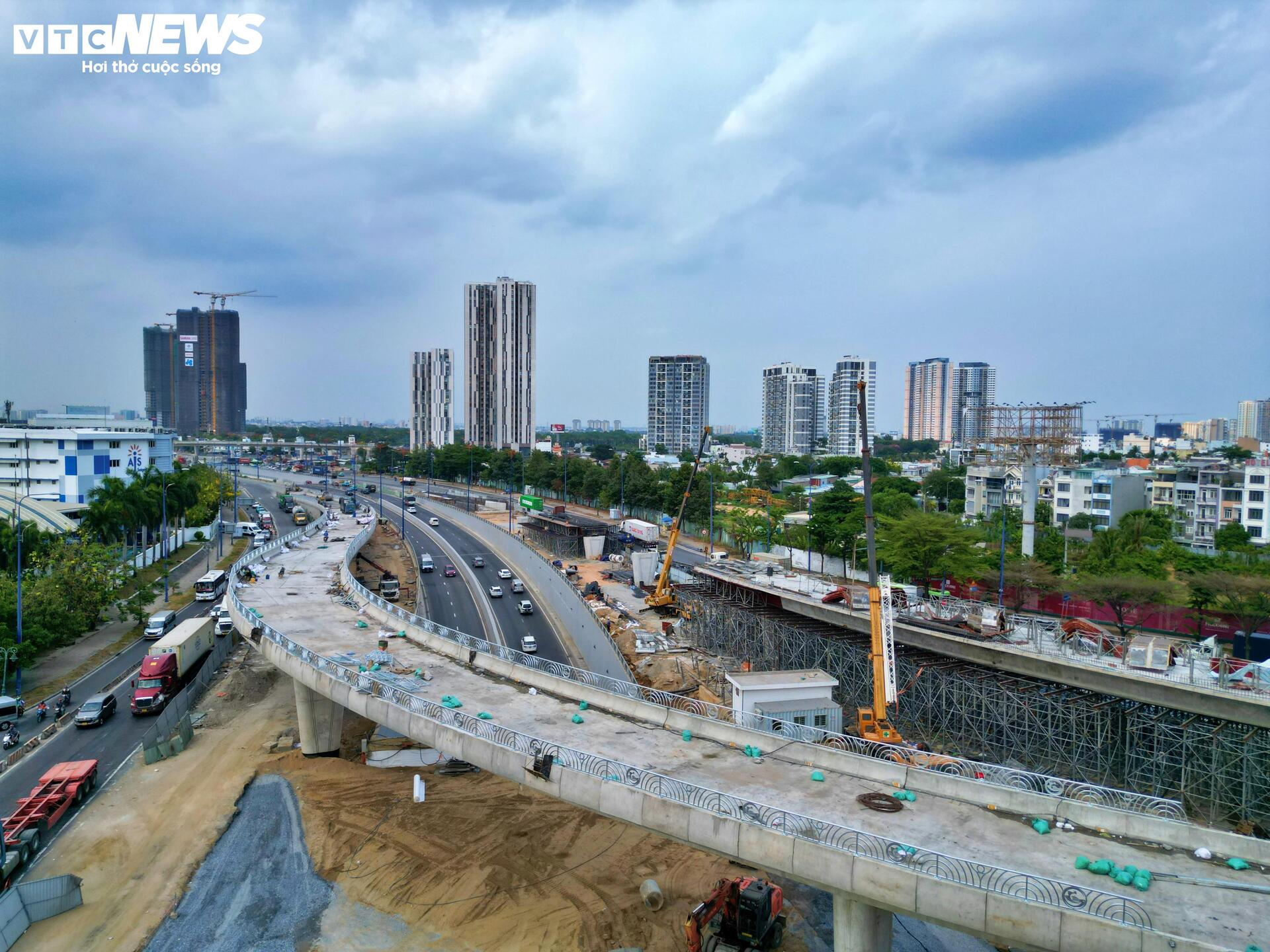 Cầu vượt nút giao 3.400 tỷ đồng ở TP.HCM tăng tốc về đích- Ảnh 5.