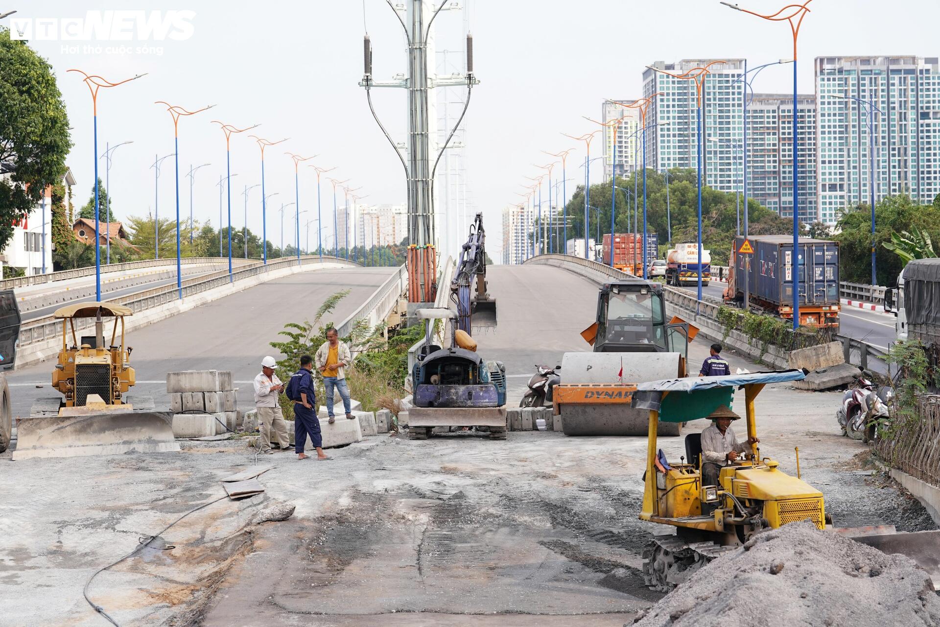 Cầu vượt nút giao 3.400 tỷ đồng ở TP.HCM tăng tốc về đích- Ảnh 6.