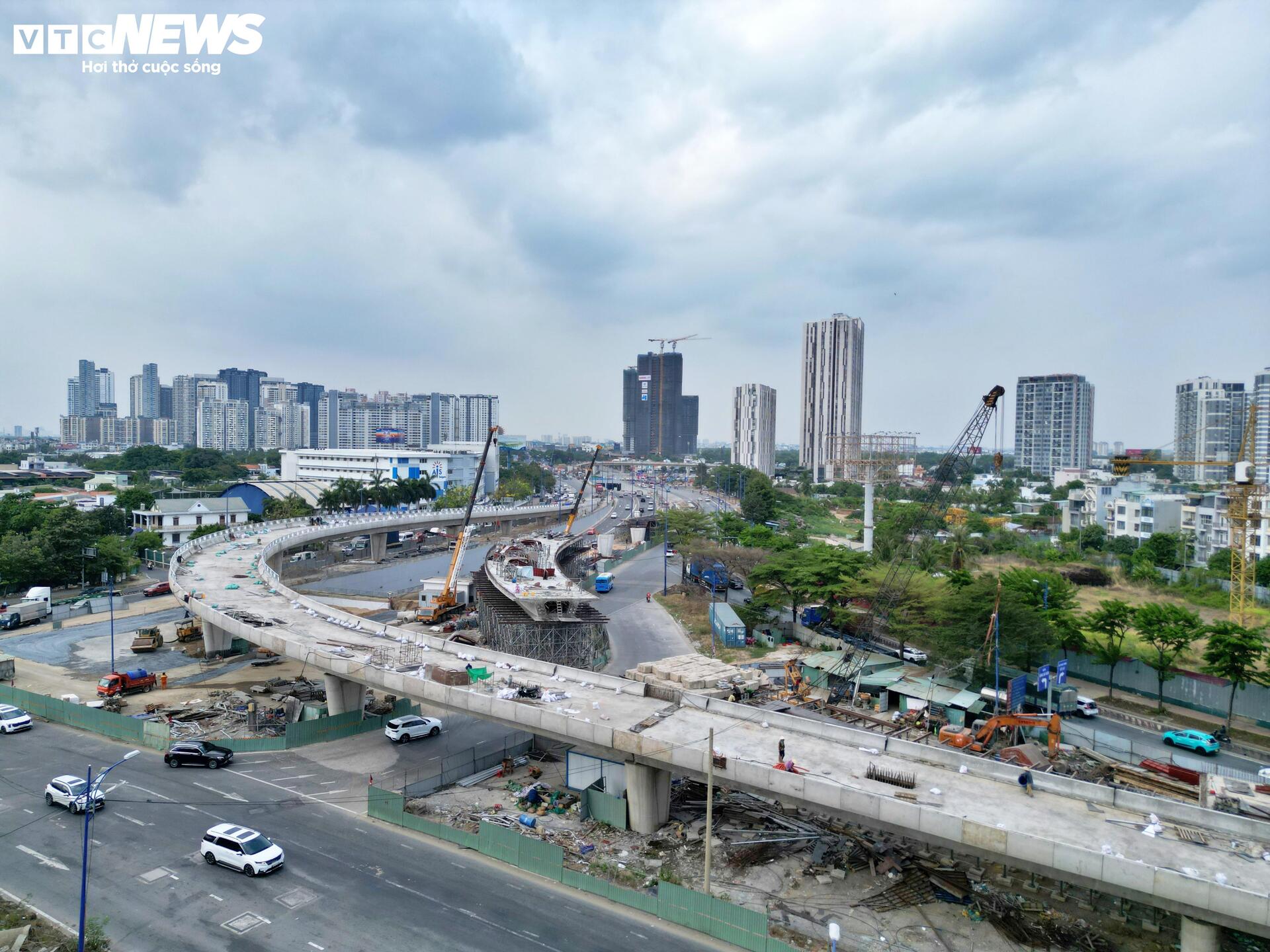 Cầu vượt nút giao 3.400 tỷ đồng ở TP.HCM tăng tốc về đích- Ảnh 10.