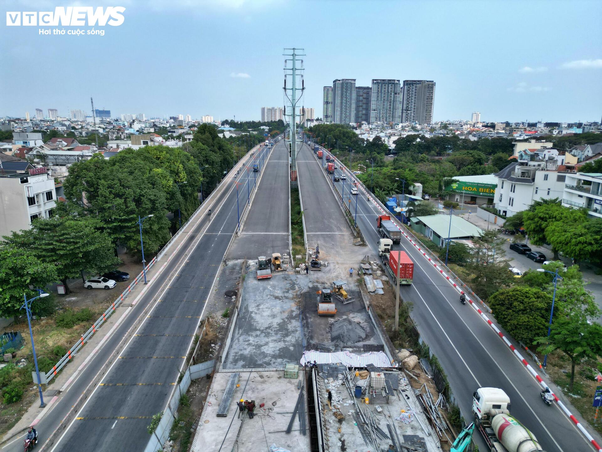 Cầu vượt nút giao 3.400 tỷ đồng ở TP.HCM tăng tốc về đích- Ảnh 8.