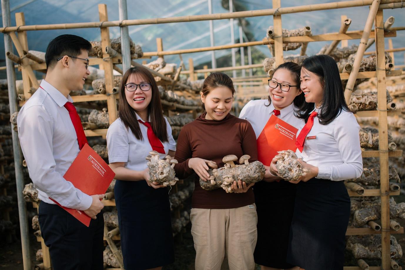 Agribank đồng hành cùng hộ kinh doanh: Kê khai thuế dễ dàng – Chuyển đổi doanh nghiệp vững vàng - Ảnh 2.