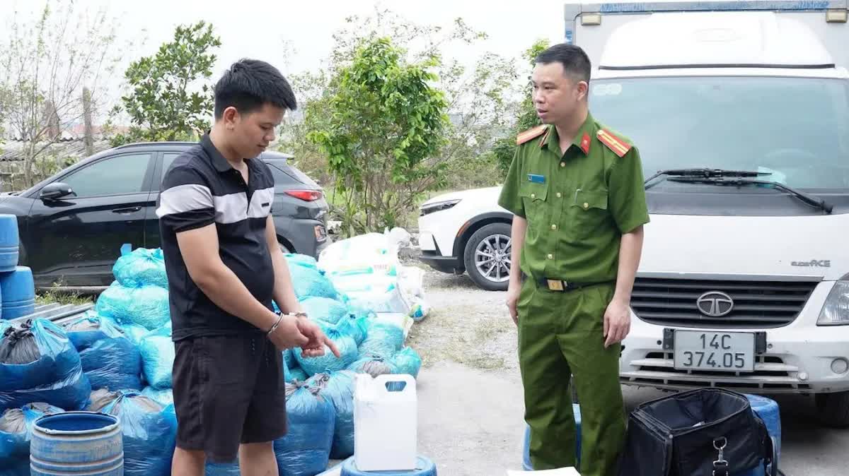 Đột kích xưởng sản xuất giá đỗ sử dụng chất cấm tại Quảng Ninh, thu giữ 4 tấn hàng- Ảnh 3.