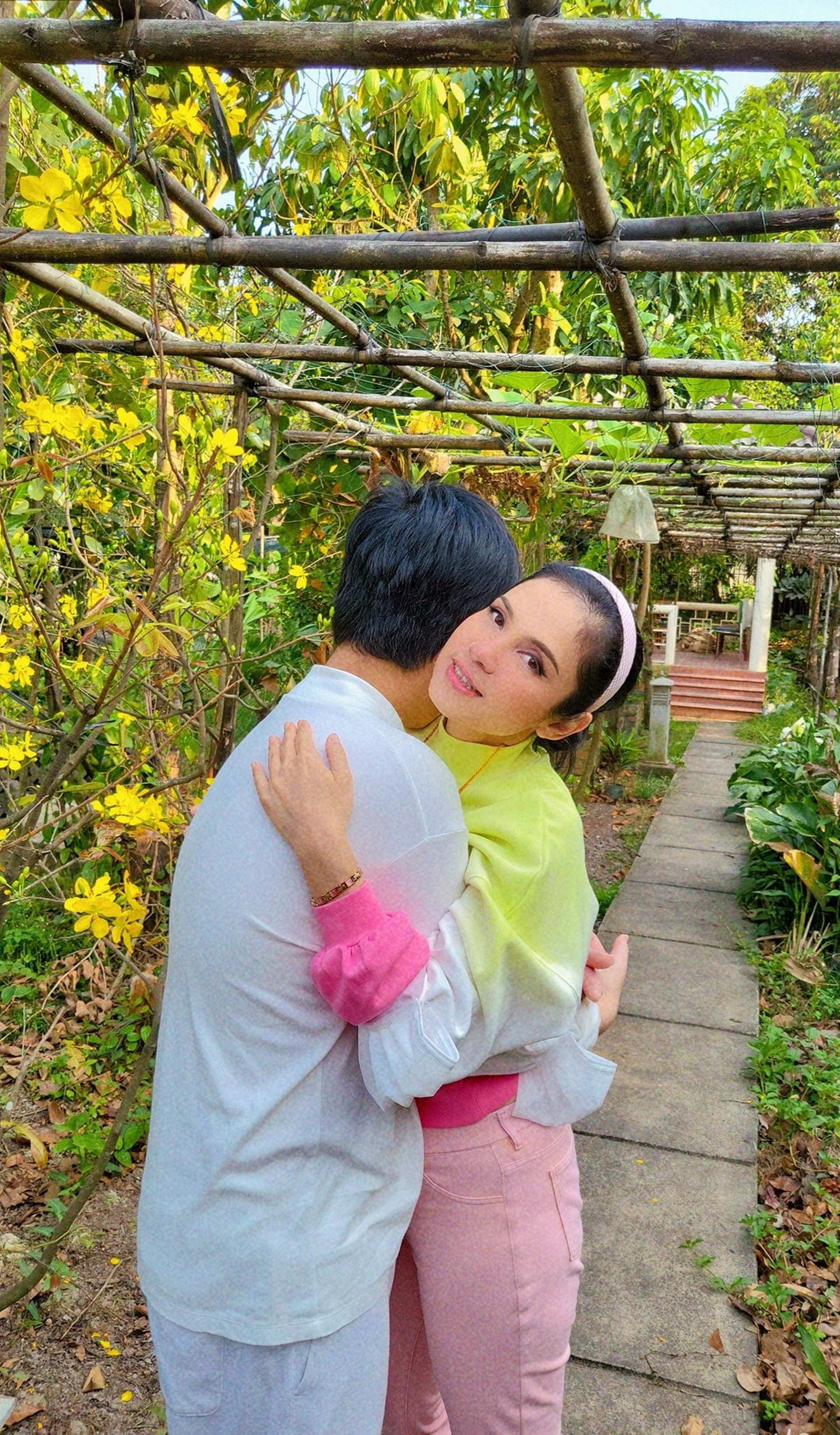 Việt Trinh bật khóc nức nở: "Cú knock-out đó khiến tôi chính thức gục ngã"- Ảnh 2.