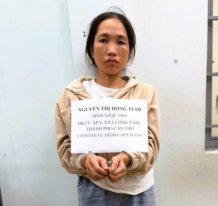 "Nữ quái" nhặt được chìa khóa phòng trọ rồi thản nhiên vào "vét sạch" bộ sưu tập dây chuyền, nhẫn, vòng simen- Ảnh 1.