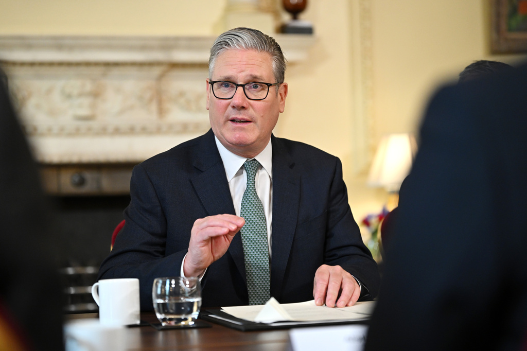 Thủ tướng Anh Keir Starmer đối mặt áp lực từ chức - Ảnh 1.