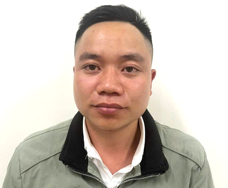 Tạm giữ khẩn cấp tài xế Vi Văn Chung sau clip diễn xiếc trên cao tốc- Ảnh 1.