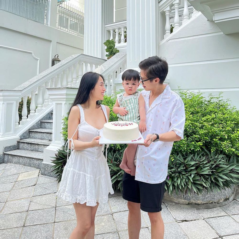 Nhà của Joyce Phạm - ái nữ đại gia Minh Nhựa: Biệt thự lên đèn sáng rực cả khu phố, bên trong là không gian sống sang chảnh đúng chuẩn rich kid - Ảnh 16.