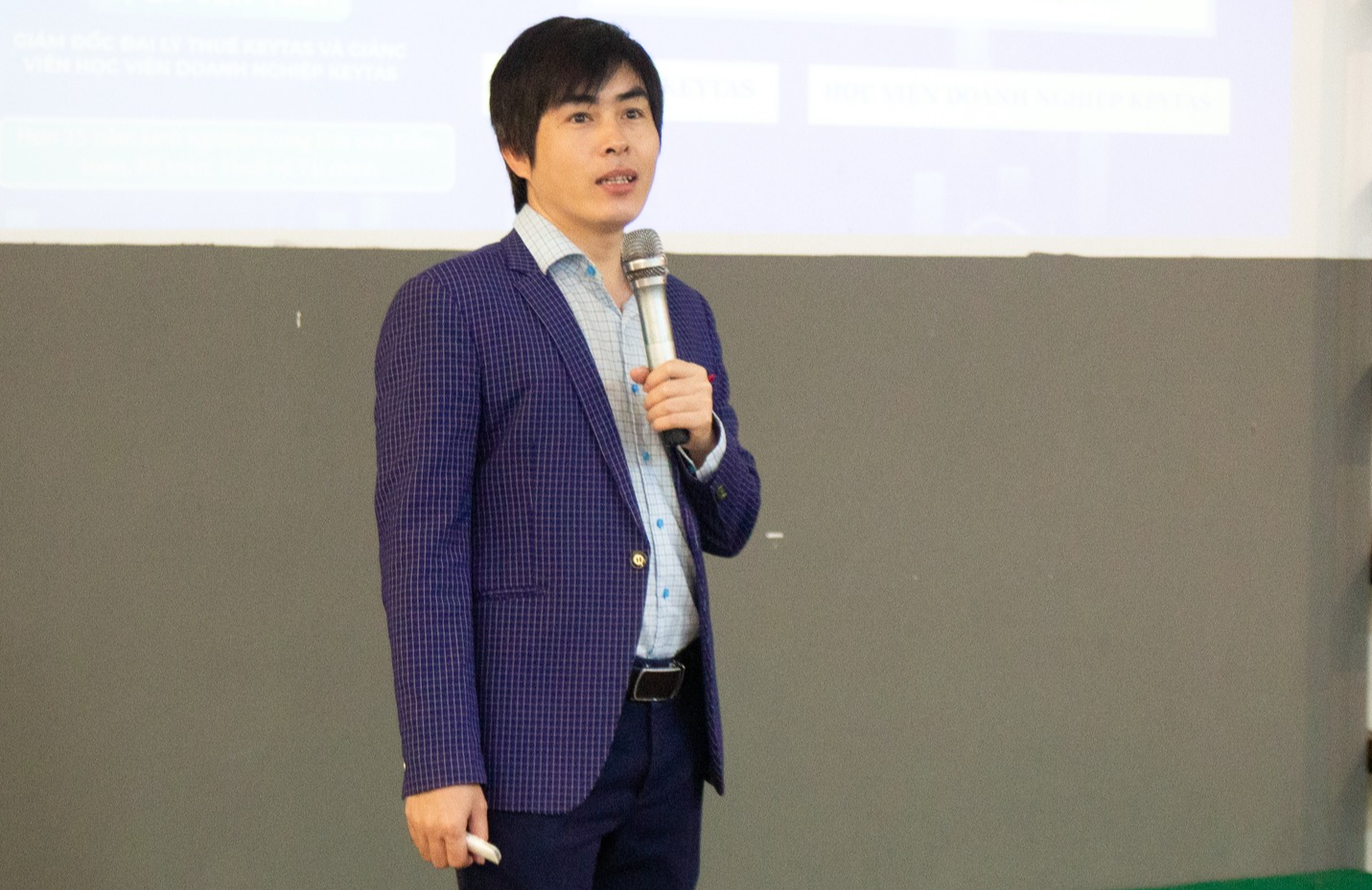 Dùng tài khoản cá nhân nhận tiền kinh doanh: Không sai quy định nhưng tiềm ẩn rủi ro khi kiểm tra thuế - Ảnh 1.