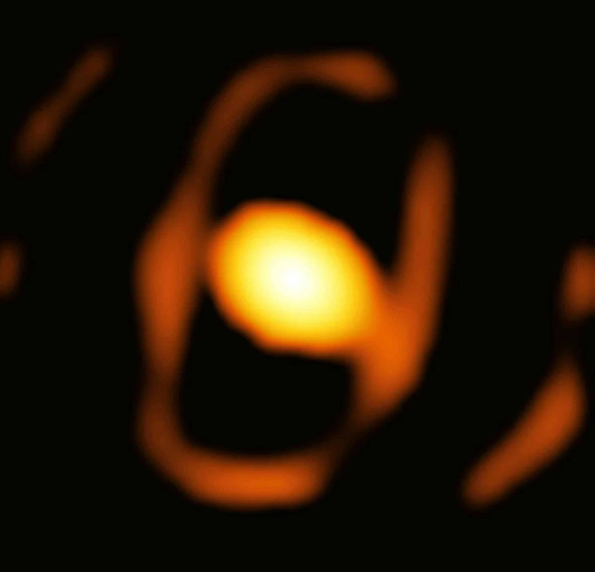 "Gã khổng lồ vàng" xuất hiện trên bầu trời Trái Đất, sắp nổ- Ảnh 2.