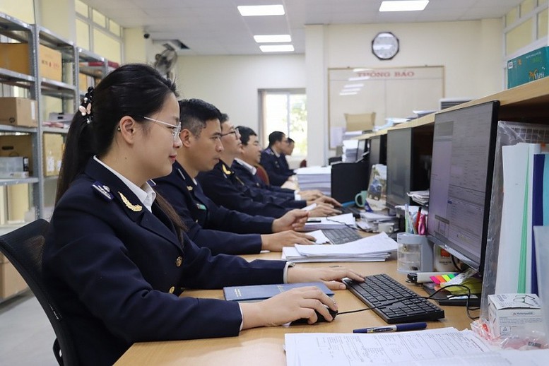 Hải quan ra công văn 'khẩn', bảo đảm thông suốt xuất nhập khẩu khi hệ thống tạm dừng- Ảnh 1.